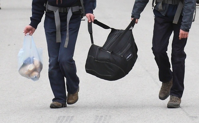 A pair of people carrying a bag AI-generated content may be incorrect.