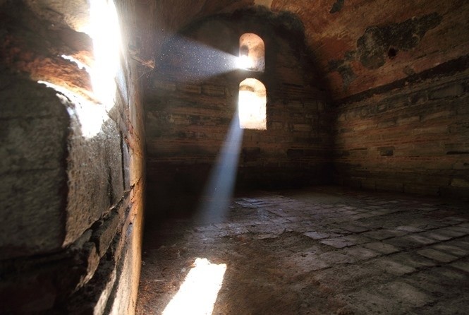 Light shining through a window AI-generated content may be incorrect.